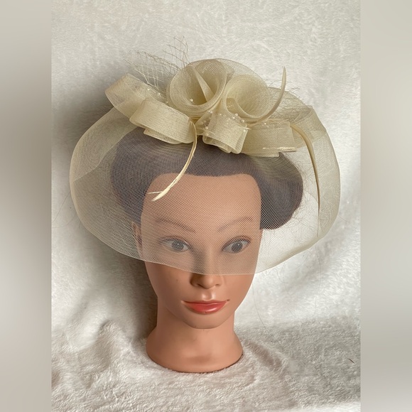 Amazing cream, color, vintage wedding fascinator hair clip feathers pearls - Picture 4 of 9